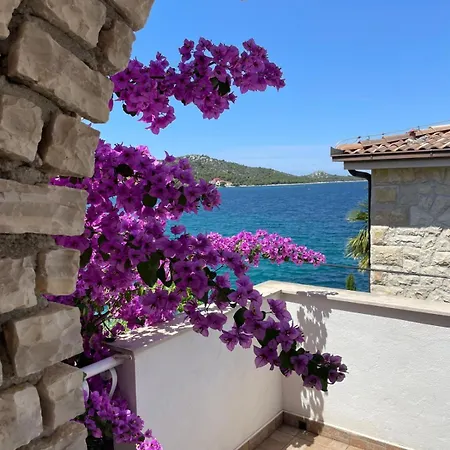Peaceful Getaway - Dude - * Ražanj